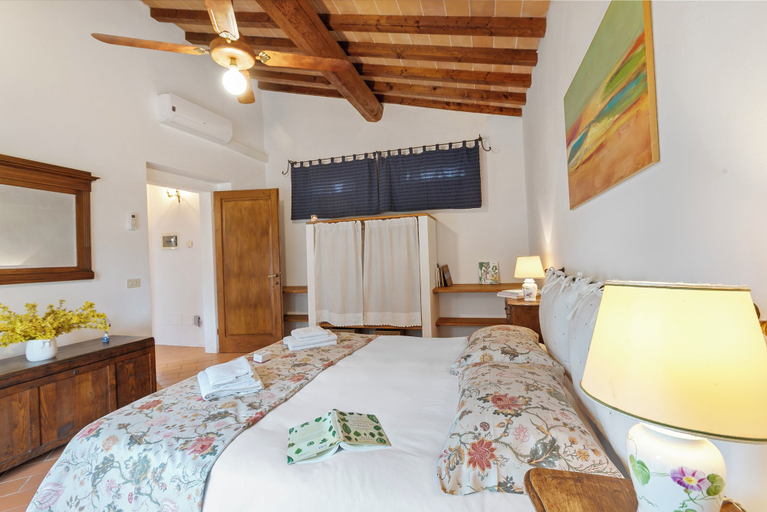 Room 5, Relaxing Tuscan Country Near Florence 4shared Pool, Florence