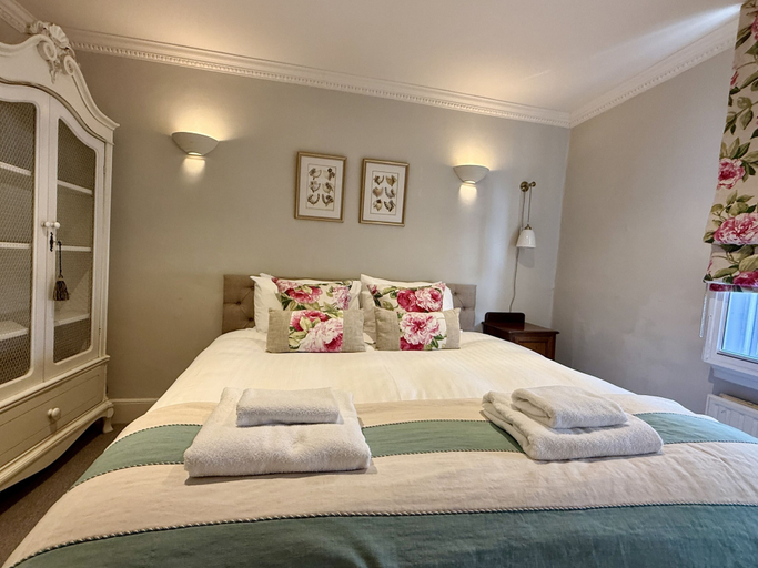 Bedroom 3, Abbey Mews, Bath and North East Somerset