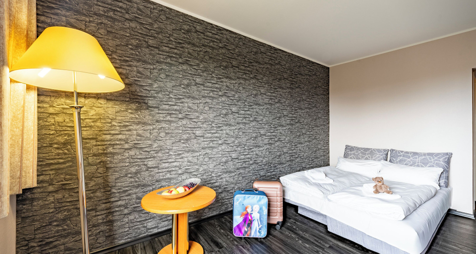 Bedroom 4, PLAZA INN Zwickau, Zwickau