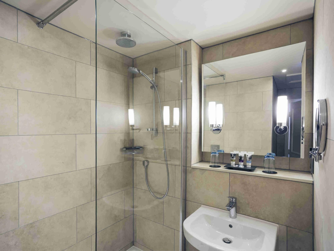 Bathroom 4, Mercure Oxford Eastgate Hotel, Oxfordshire