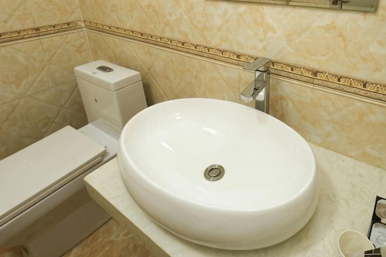 Bathroom 3, Luohe Haojia Express Hotel, Jilin