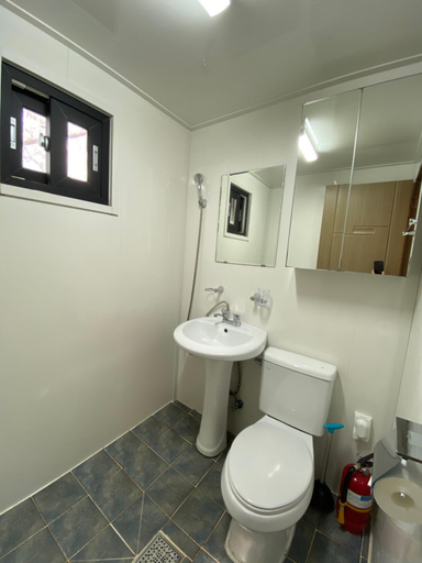 Bathroom 3, Dabut, Seogwipo