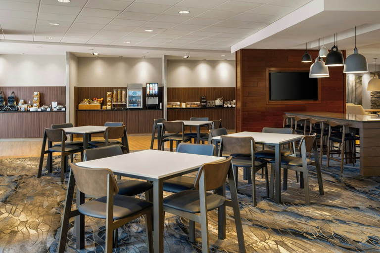 Food & Drinks 4, Fairfield Inn & Suites by Marriott Indianapolis Fishers, Hamilton