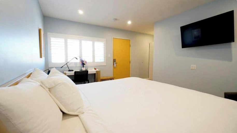 Bedroom 3, El Royale Gardens Near Universal Studios, Los Angeles