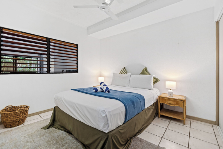 Bedroom 2, Trinity Beach Club Holiday Apartments, Cairns