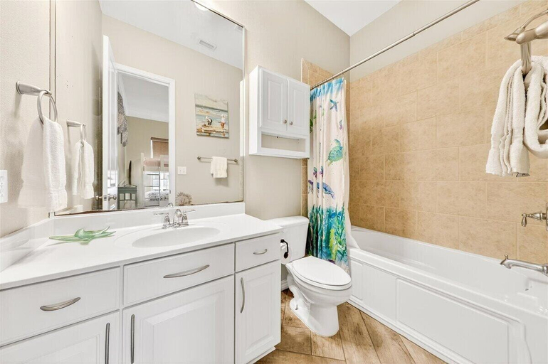 Bathroom 4, Sand Dollar 140 BE, Nueces