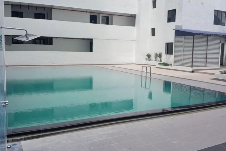 Outdoor pool 5, RiverView 8Pax 3Br in KBtown PS4, Netflix A-1-2, Kota Bharu