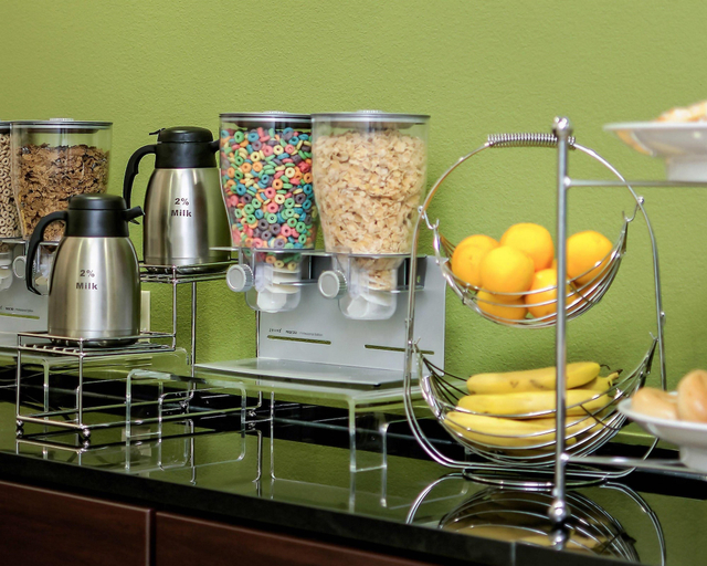 Food & Drinks 5, Sleep Inn & Suites Fort Scott, Bourbon