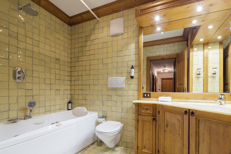 Bathroom 4, Hotel Aquila, Belluno
