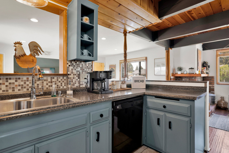 Private kitchen 4, Big Bear Bungalow #643, San Bernardino