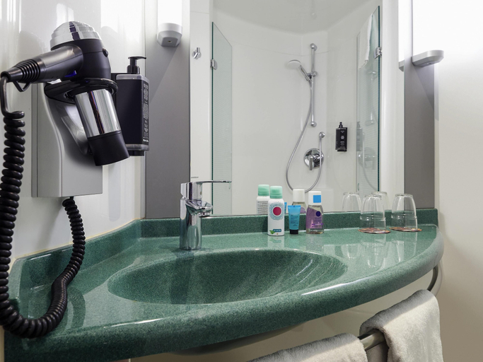 Bathroom 4, ibis Wuerzburg City, Würzburg