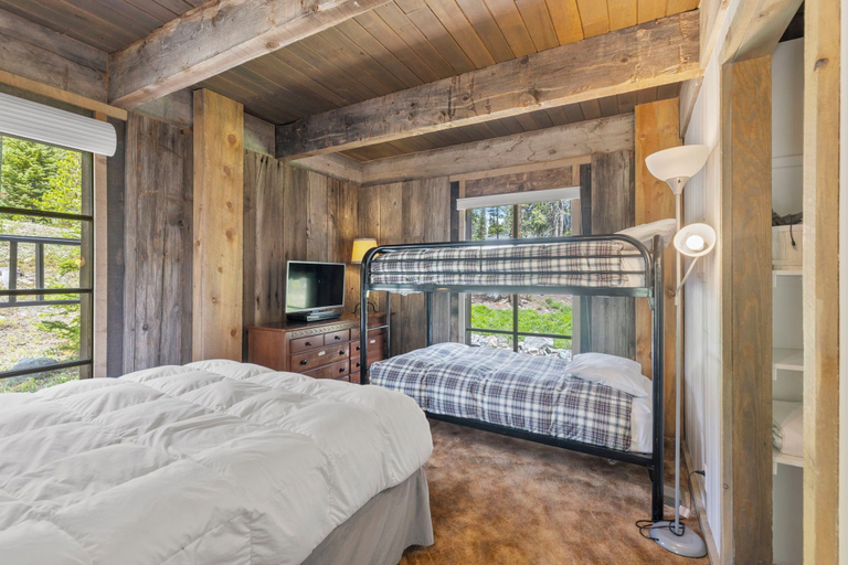 Bedroom 2, Brecken Haus, Summit