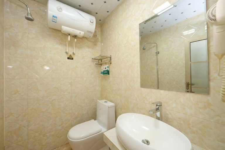 Bathroom 3, Luohe Haojia Express Hotel, Jilin
