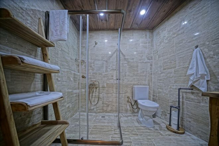 Bathroom 5, Vigneron Cave Hotel, Ürgüp