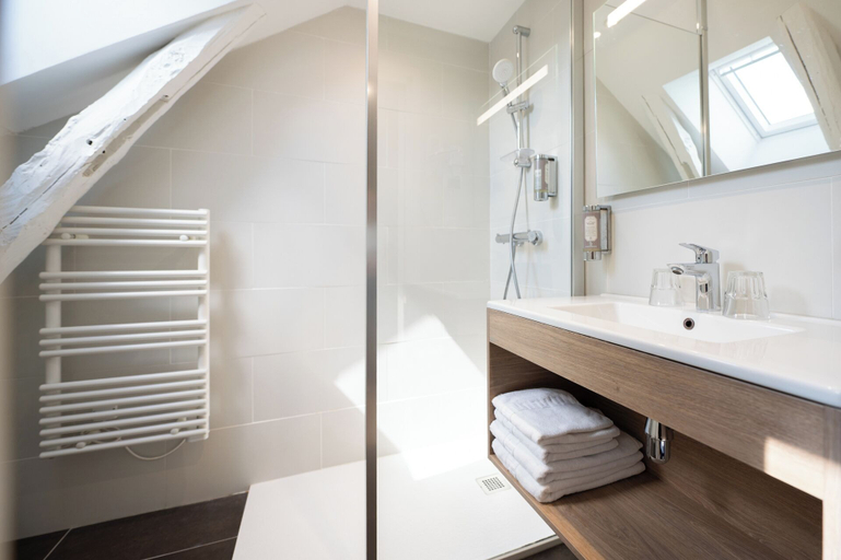 Bathroom 3, Hôtel la Couleuvrine, Dordogne