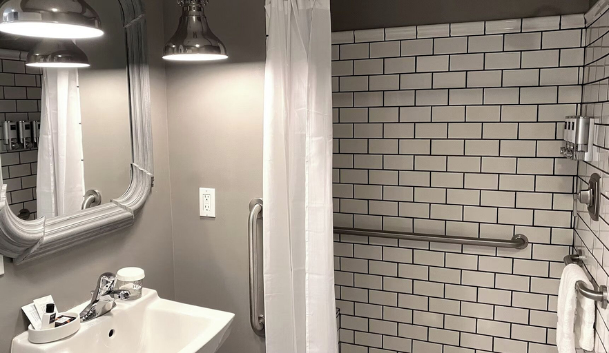 Bathroom 4, Hotel Laurance, Page