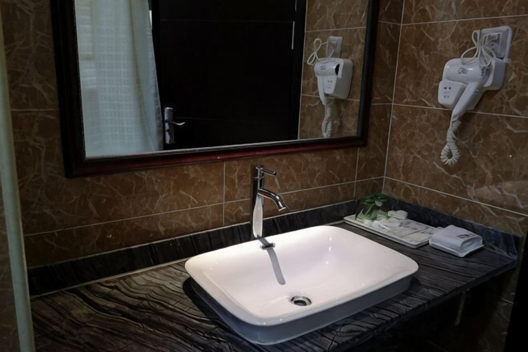 Bathroom 4, KAIYUE HOTEL, Bayin'gholin Mongol