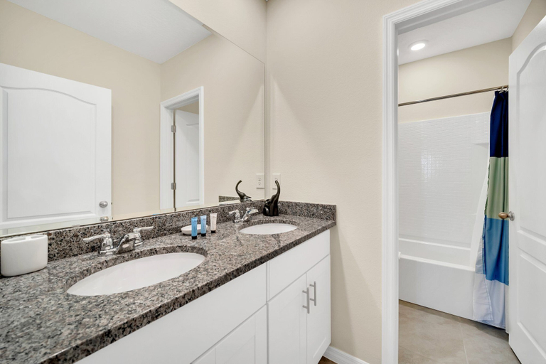 Bathroom 4, 7655 Oakmoss Loop, Polk