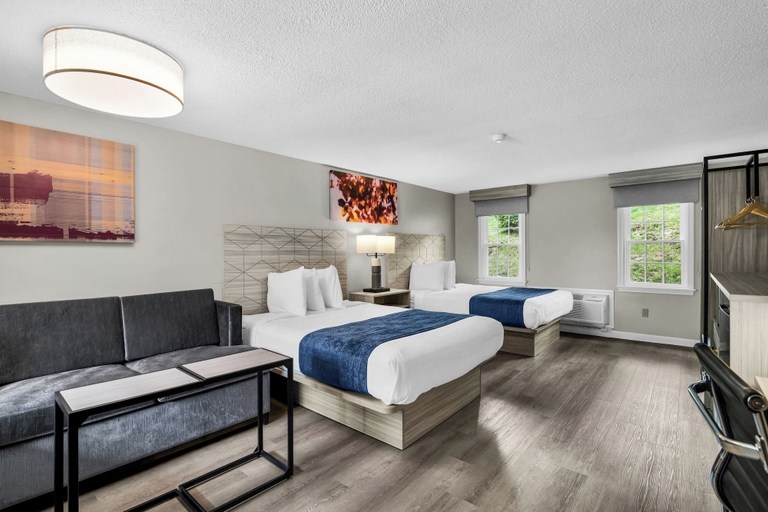 Bedroom 4, The Northshore Hotel - Boston/Danvers, Essex