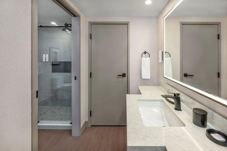 Bathroom 5, Royal Canadian Lodge, Division No. 15
