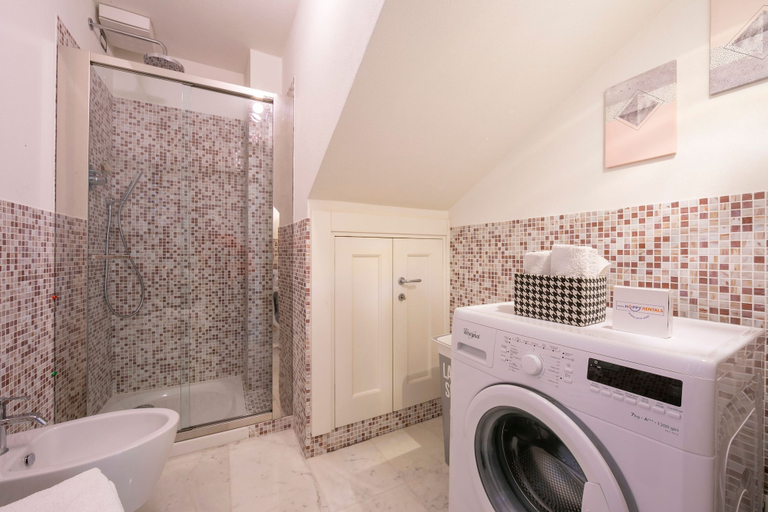 Bathroom 3, Villa Victor 100m from sea, Massa Carrara