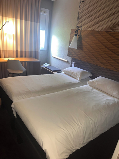 Bedroom 4, Hôtel ibis Cambrai, Nord