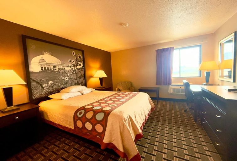 Bedroom 4, Super 8 by Wyndham Melrose, Stearns