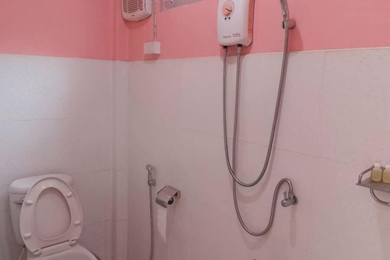 Bathroom, Khuang Na Farmview, Mae Chaem