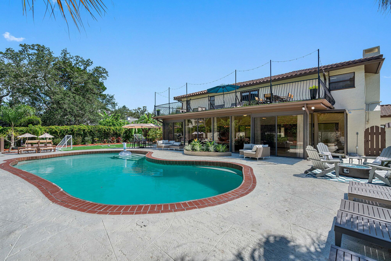 Sport & Beauty 5, 8 BR Heated Pool & Soccer Field, Pinellas