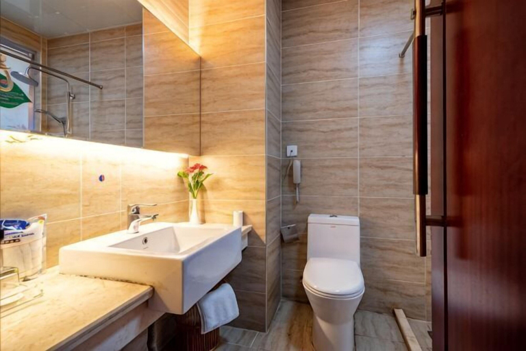 Bathroom 4, Y. H. Continental Grand Hotel, Sanming