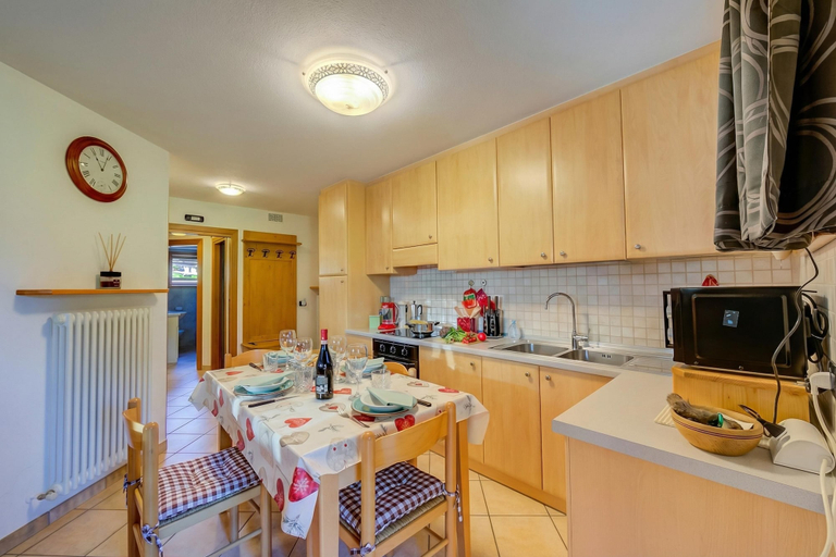 Dining 2, Chalet Sciachilo’ Ski In-Ski Out 10m, Sondrio