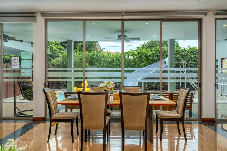 Food & Drinks 5, Villa Navin Beach Resort, Pattaya