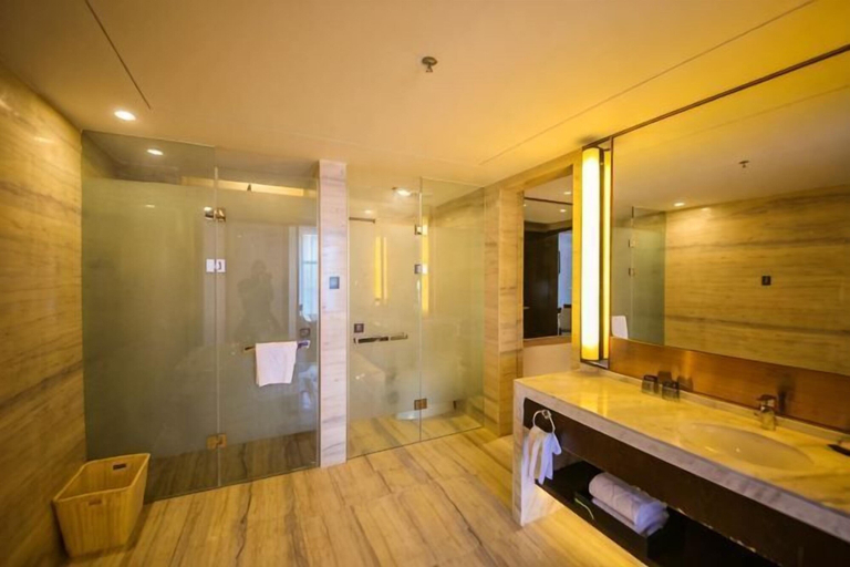 Bathroom 3, NATURAL TIANCHEN·LOTUS GRAND HOTEL, Nanchong