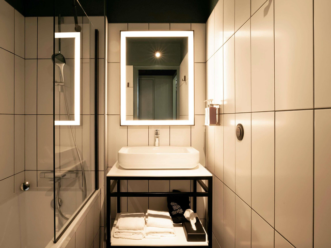 Bathroom 5, TRIBE Carcassonne, Aude