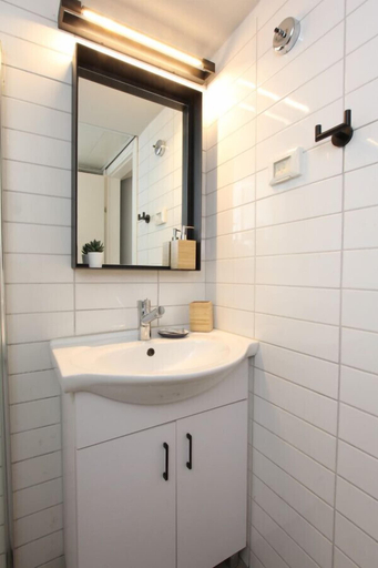 Bathroom 3, Solo STU apt TAU By Sea N Rent - C Bldg.