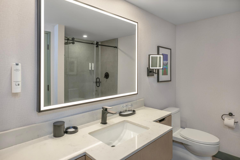 Bathroom 5, Royal Canadian Lodge, Division No. 15