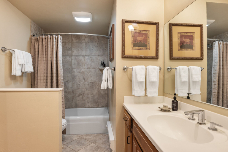 Bathroom 5, Montaneros in Vail, Eagle