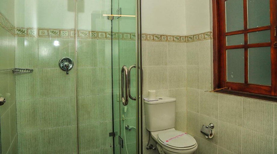 Bathroom 4, Senani Hotel, K.F.G. & G. Korale