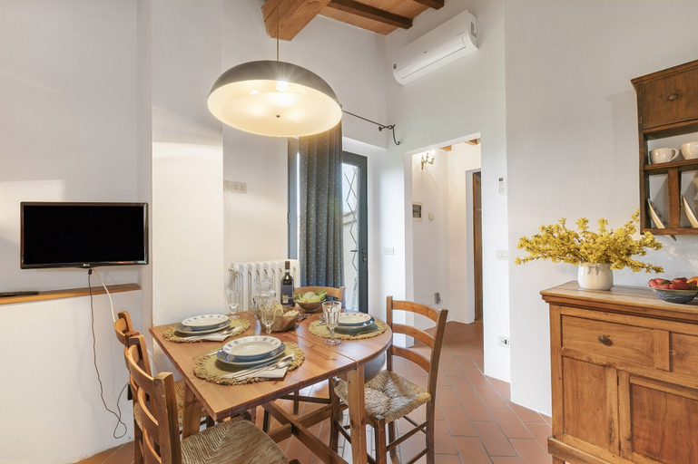 Dining 4, Relaxing Tuscan Country Near Florence 4shared Pool, Florence