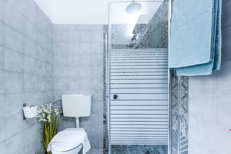 Bathroom 4, MAMAD - Apt with Balcony In the Heart of TLV