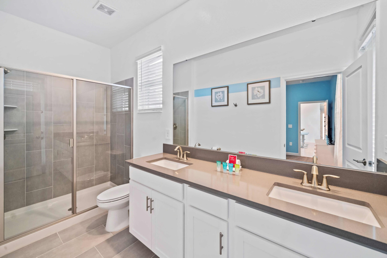 Bathroom 4, 520 Sticks Street, Osceola