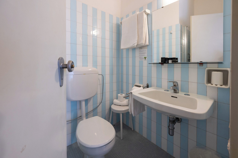 Bathroom 4, Hotel Las Vegas, Venezia