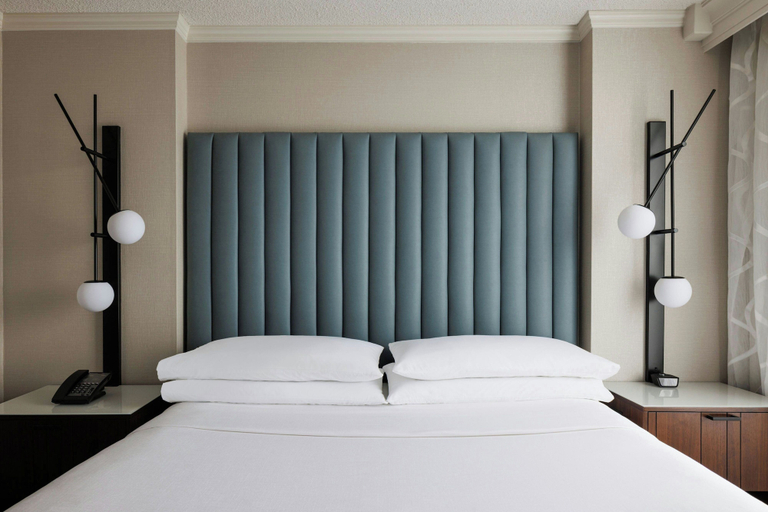 Bedroom 4, Chicago Marriott Suites Deerfield, Lake
