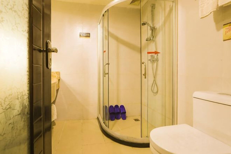 Bathroom 4, Xiyouji Park Holiday Hotel, Suizhou Shi