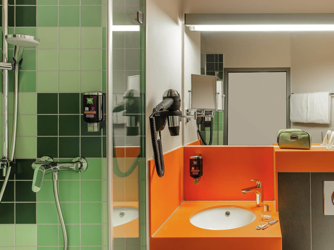 Bathroom 5, ibis Styles Speyer, Speyer
