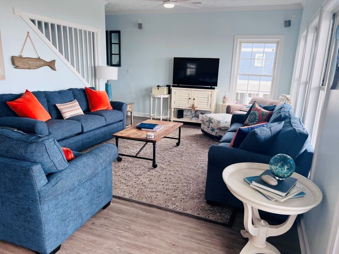 Living area 2, Sunny Times 4 Bedroom Home by RedAwning, Brunswick