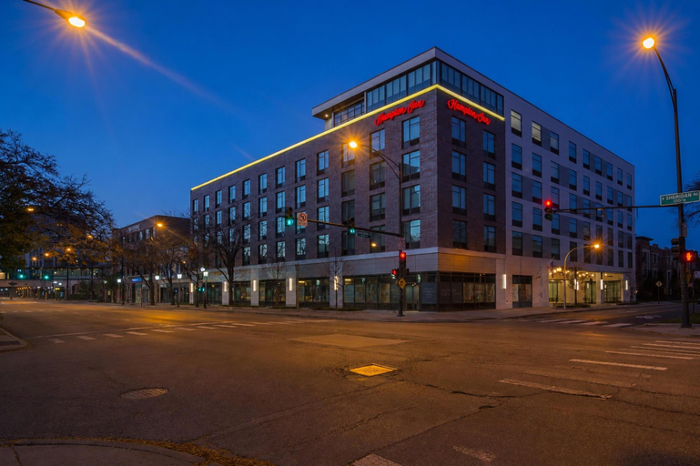 Exterior & Views 2, Hampton Inn Chicago North-Loyola Station, Cook