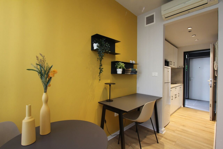Others 4, Solo STU apt TAU By Sea N Rent - C Bldg.