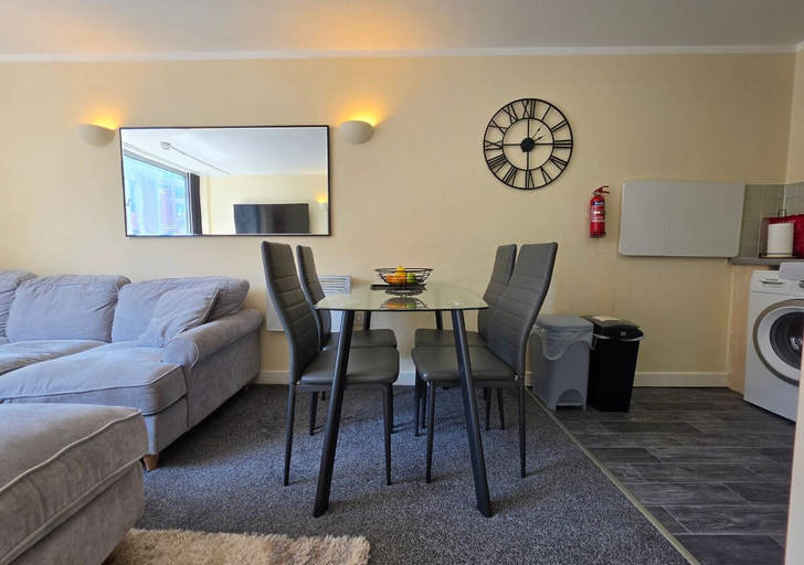 Dining 5, Stylish 1BR Flat Next to Hockley, Nottingham