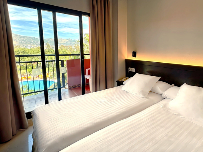 Bedroom 4, Aparthotel Fuengirola Beach, Málaga